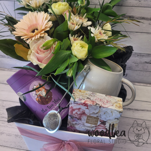 Woodlea Floral Studio - giftbox with tea, treats and a fresh flower bouquet