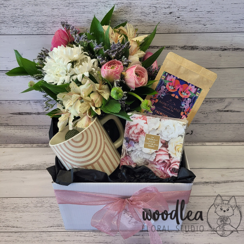 Woodlea Floral Studio - giftbox with Rabbit Island hot chocolate, chocolate and a fresh flower bouquet